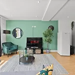 דירה Spacious - Parking & Wifi *