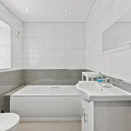 Spacious - Parking & Wifi