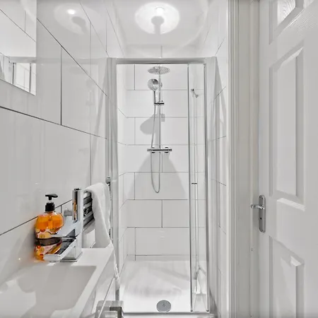 Spacious - Parking & Wifi * Bristol