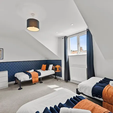 Spacious - Parking & Wifi Apartmán *