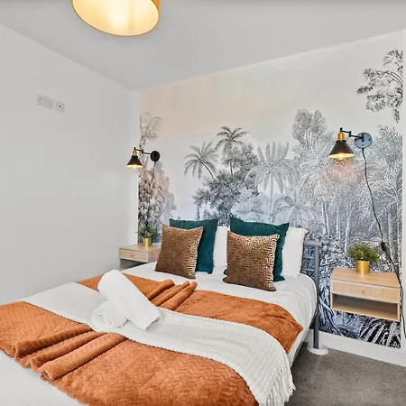 Spacious - Parking & Wifi Bristol