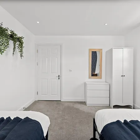 Spacious - Parking & Wifi