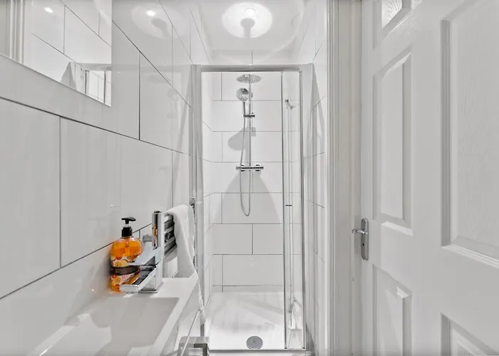 Spacious - Parking & Wifi * ブリストル