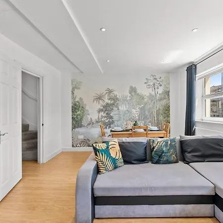 Spacious - Parking & Wifi Bristol