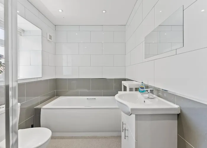 Spacious - Parking & Wifi