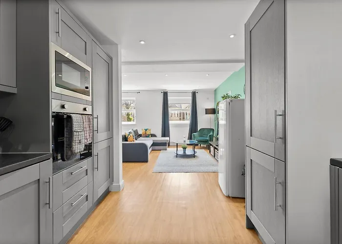 Spacious - Parking & Wifi Apartament